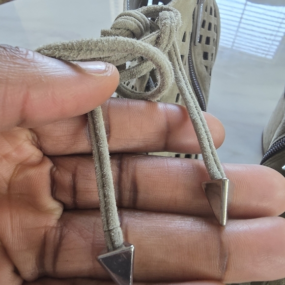 Gianni Bini Sage Green Suede CutOut Lace Up Booties Women 8.5M Block Heel - Picture 8 of 16